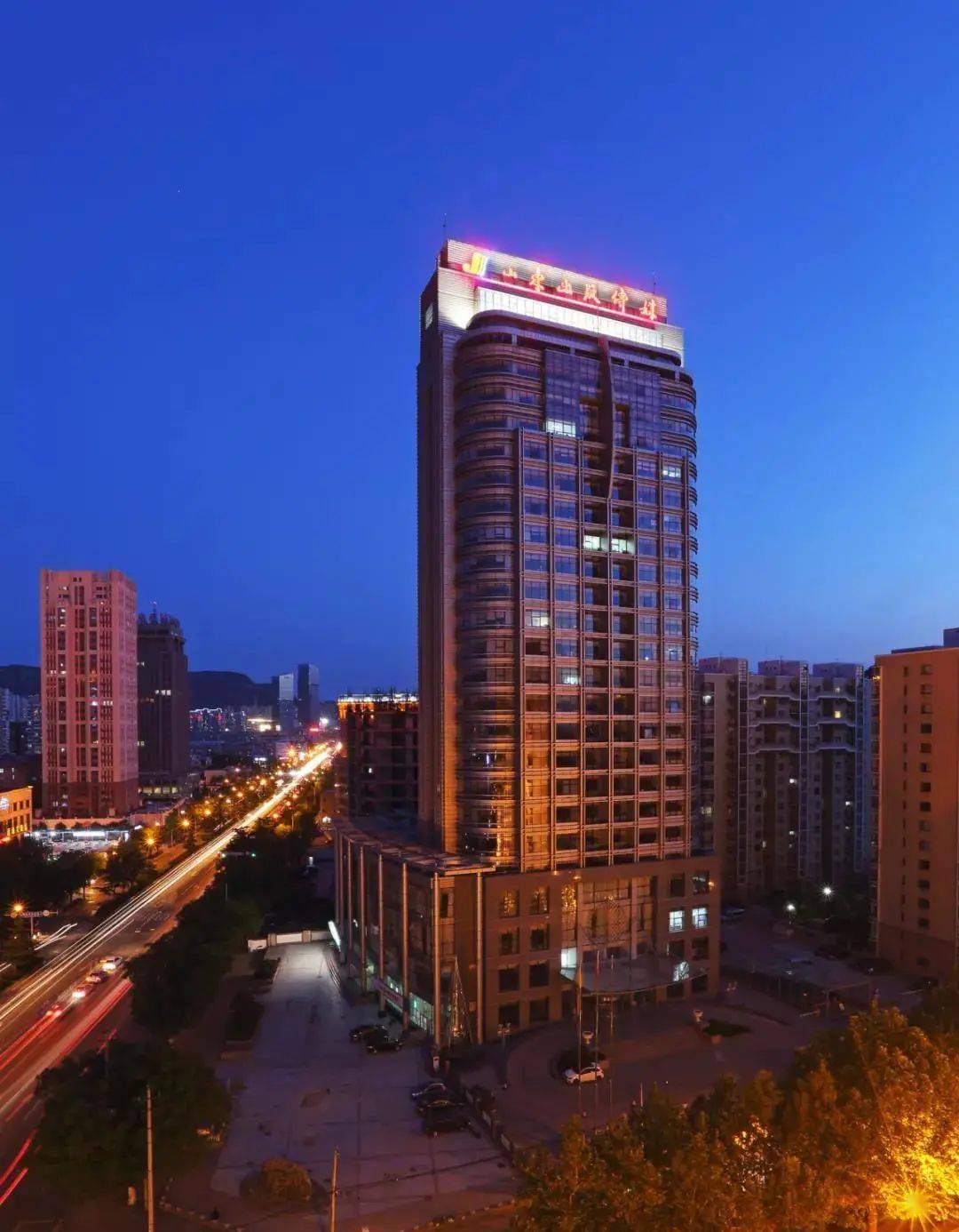 新华大厦2 (1) 少妇出轨做爰高潮A片