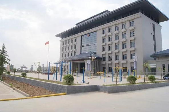 恒仁县法院大楼