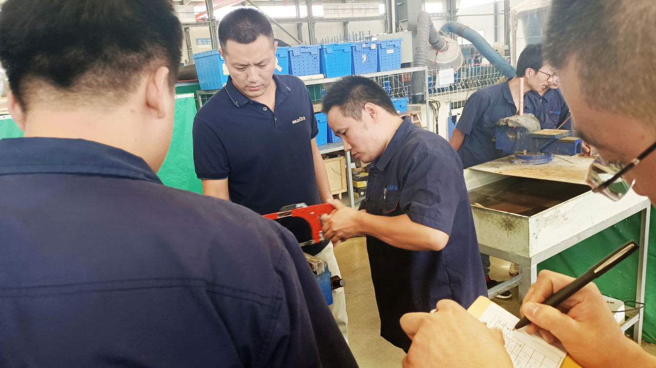 少妇出轨做爰高潮A片