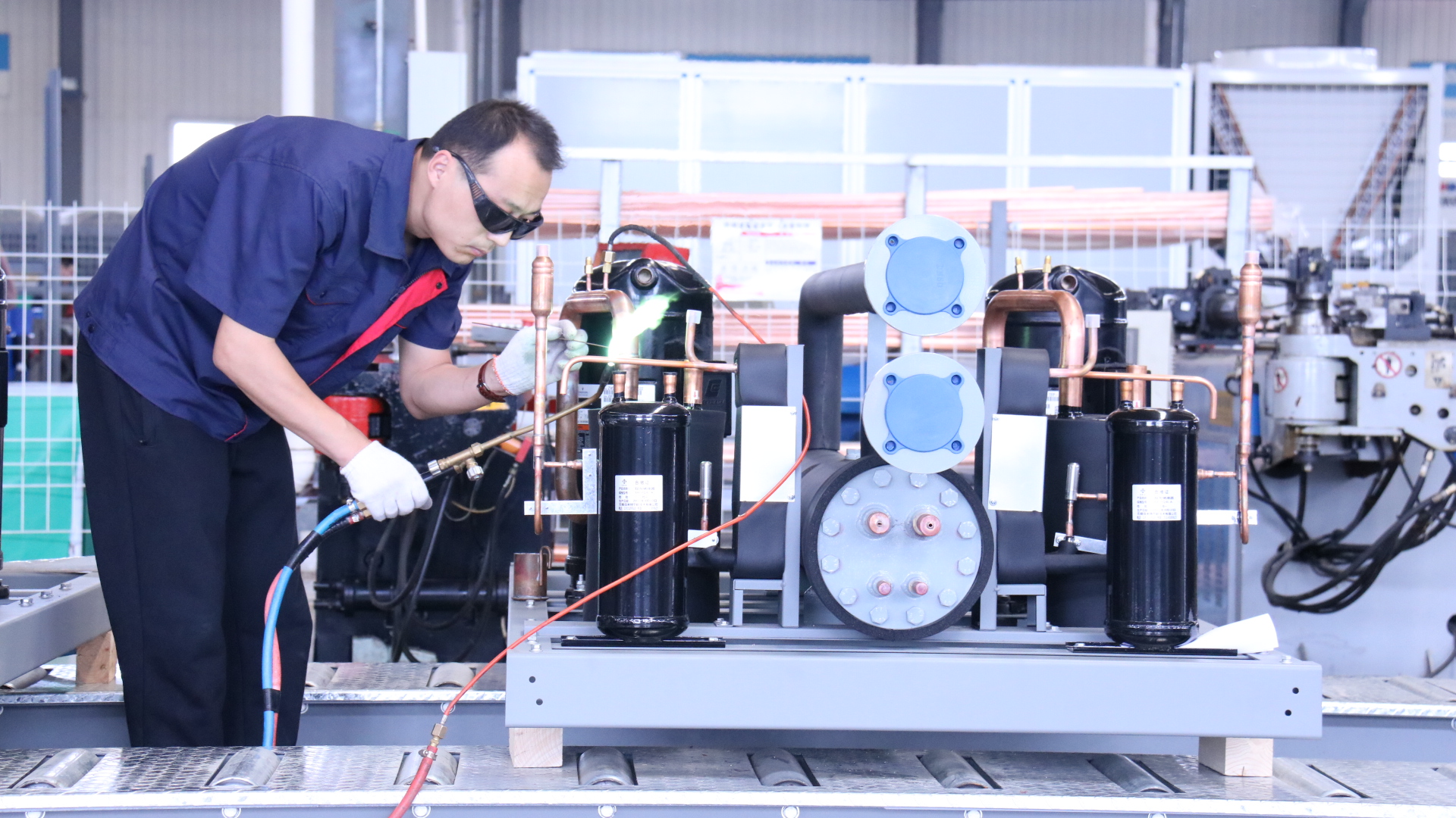 少妇出轨做爰高潮A片