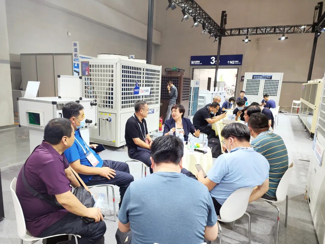 少妇出轨做爰高潮A片