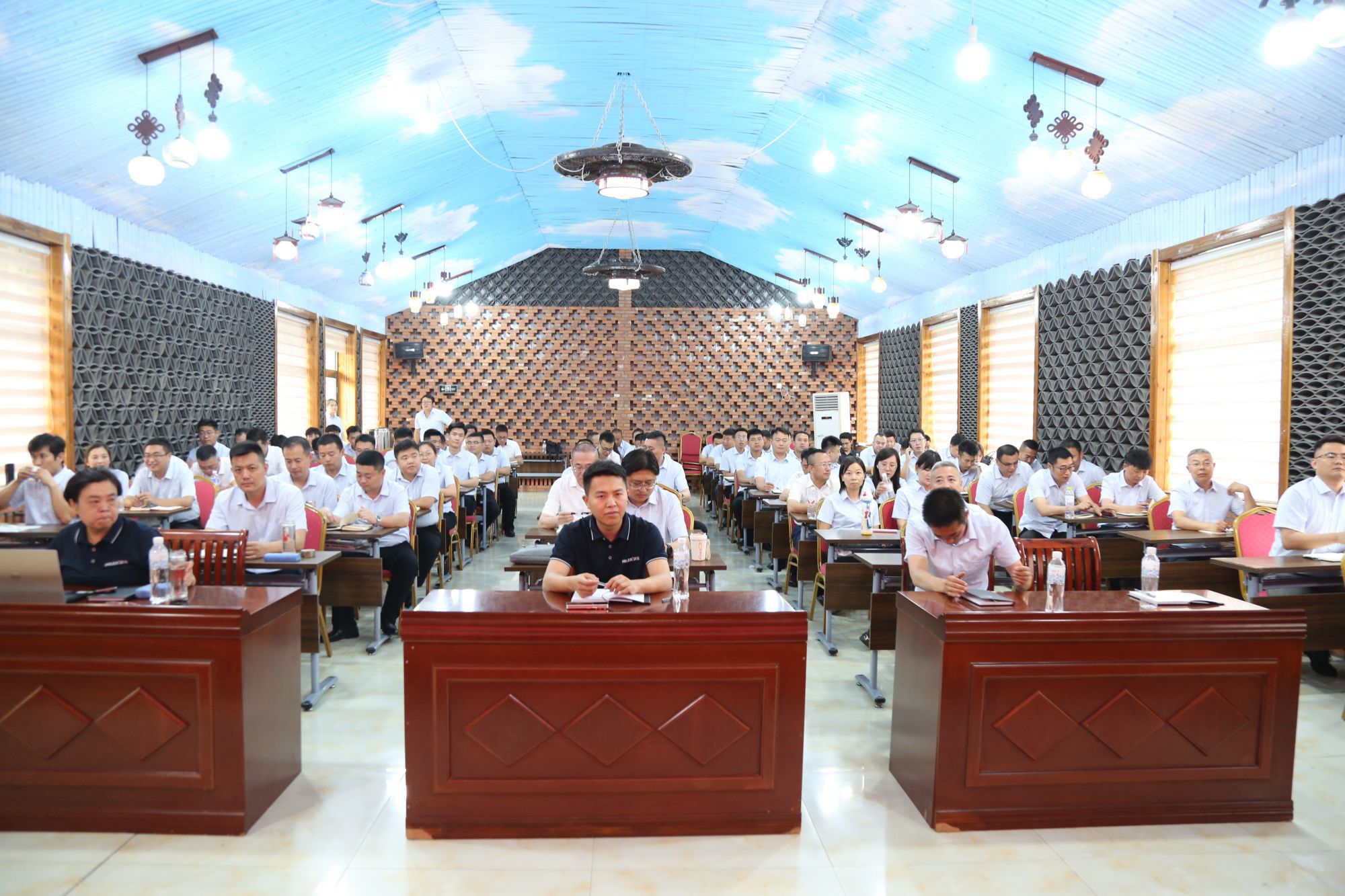 少妇出轨做爰高潮A片