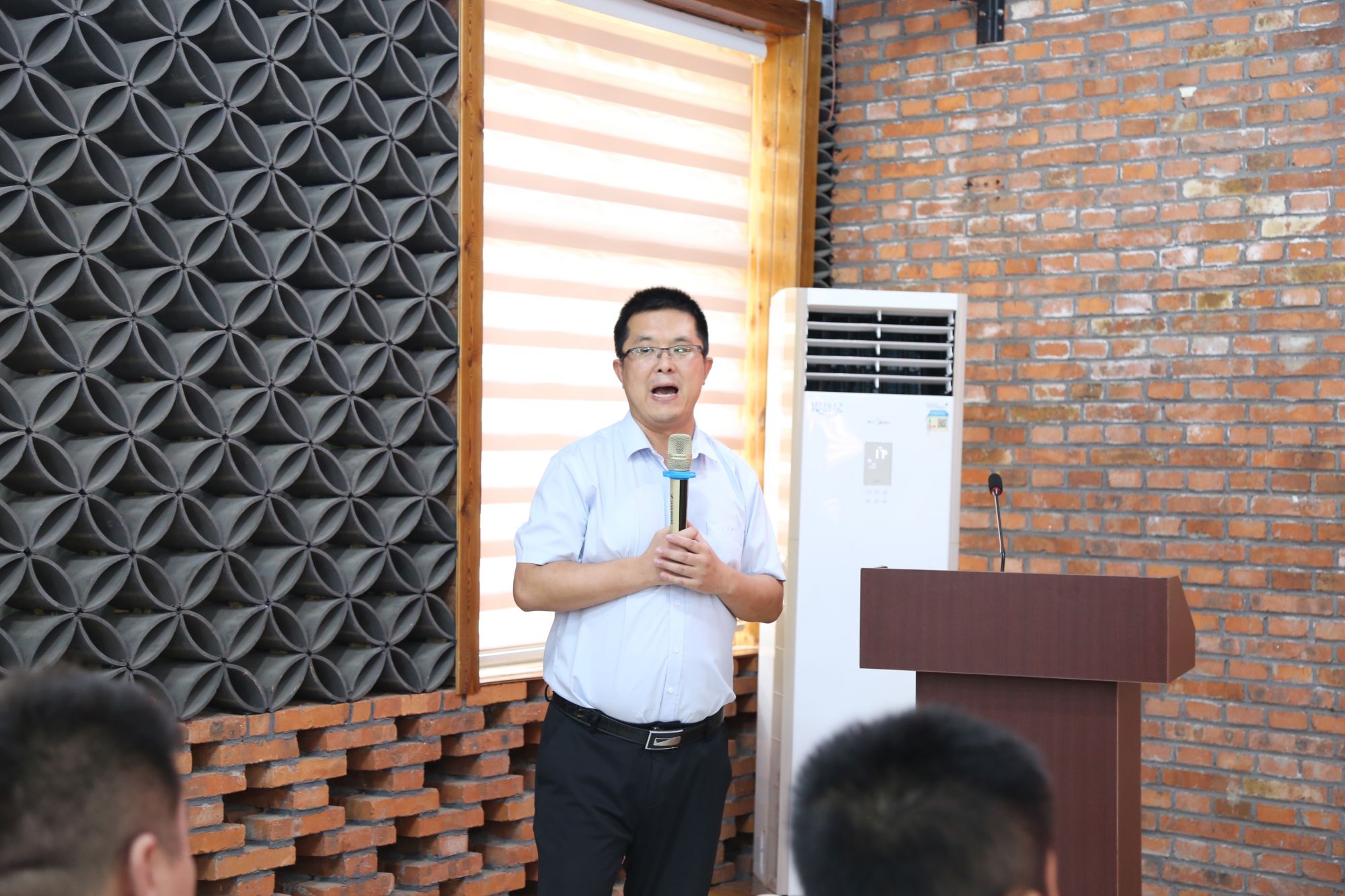 少妇出轨做爰高潮A片