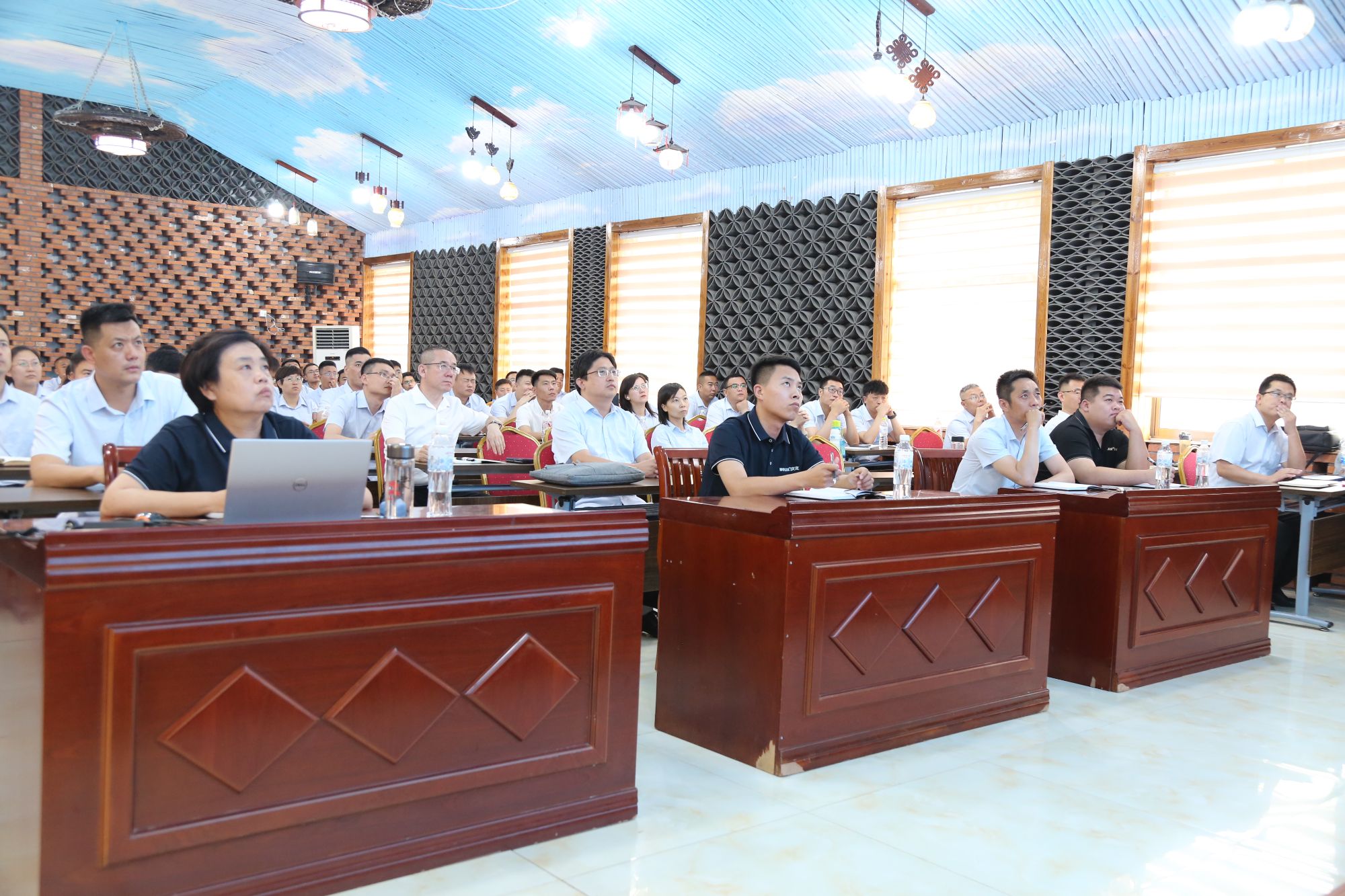 凝心聚力 赢战市场 | 沃克集团2024年上半年总结暨下半年工作部署大会胜利召开！