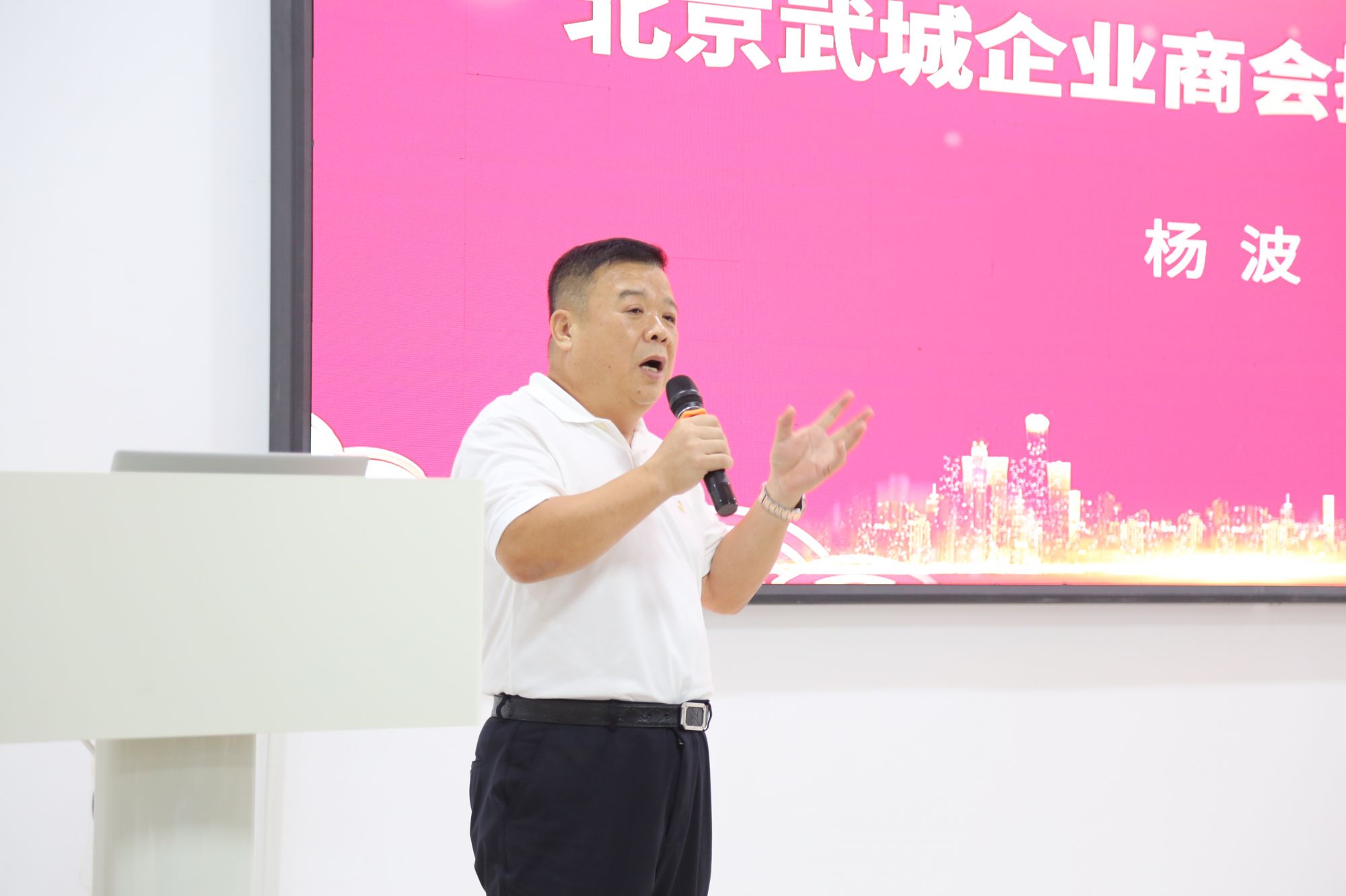 少妇出轨做爰高潮A片