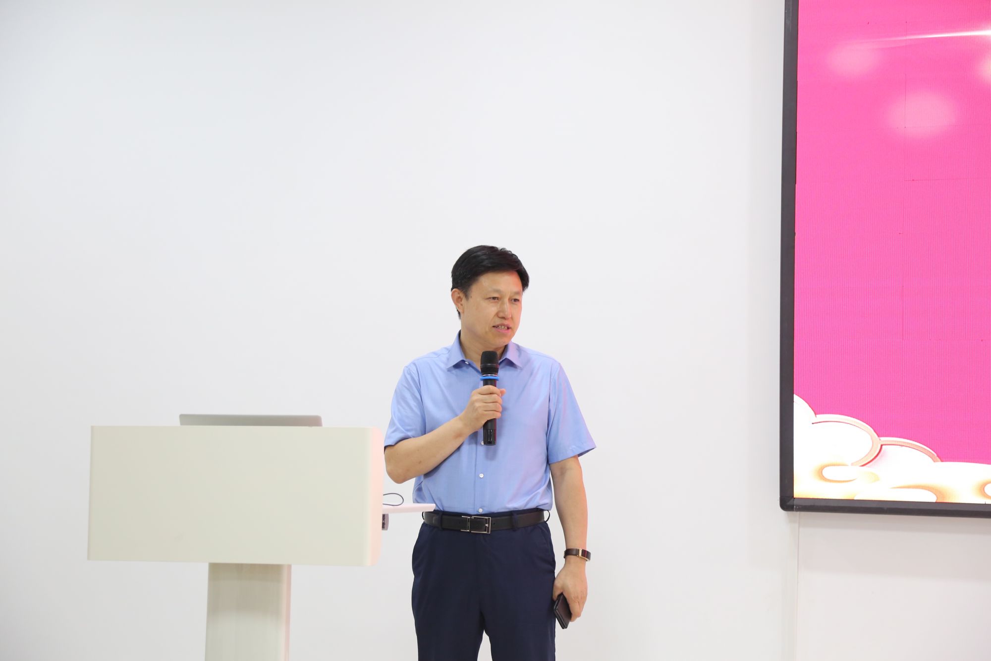 少妇出轨做爰高潮A片