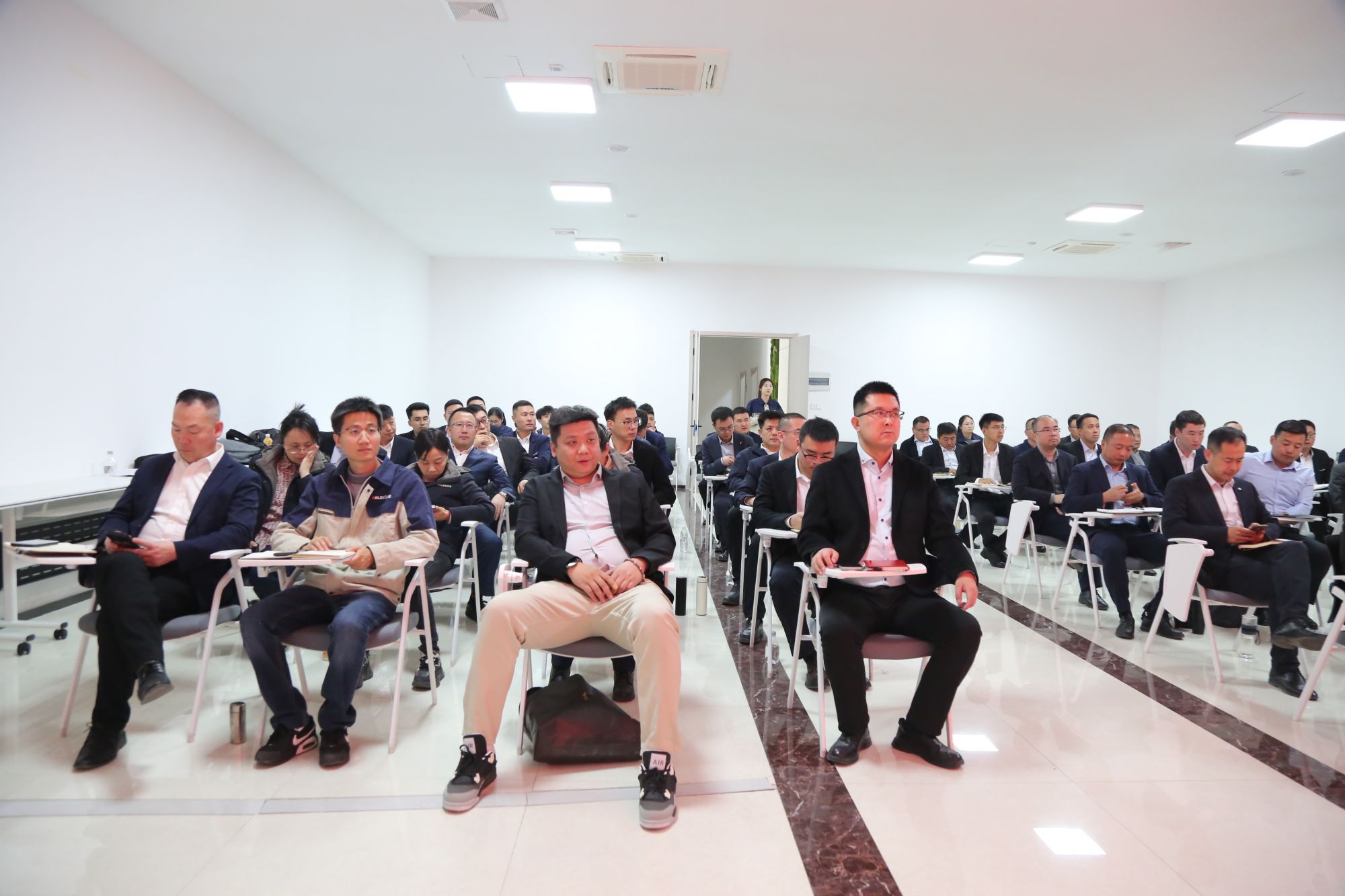 少妇出轨做爰高潮A片