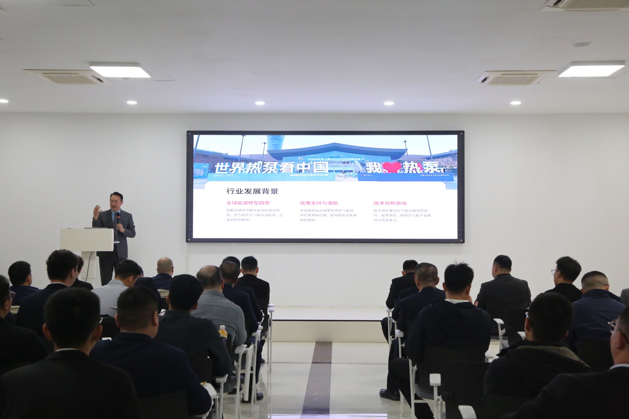 少妇出轨做爰高潮A片